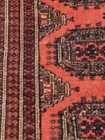 Dettaglio della tessitura del tappeto pakistano extra fine